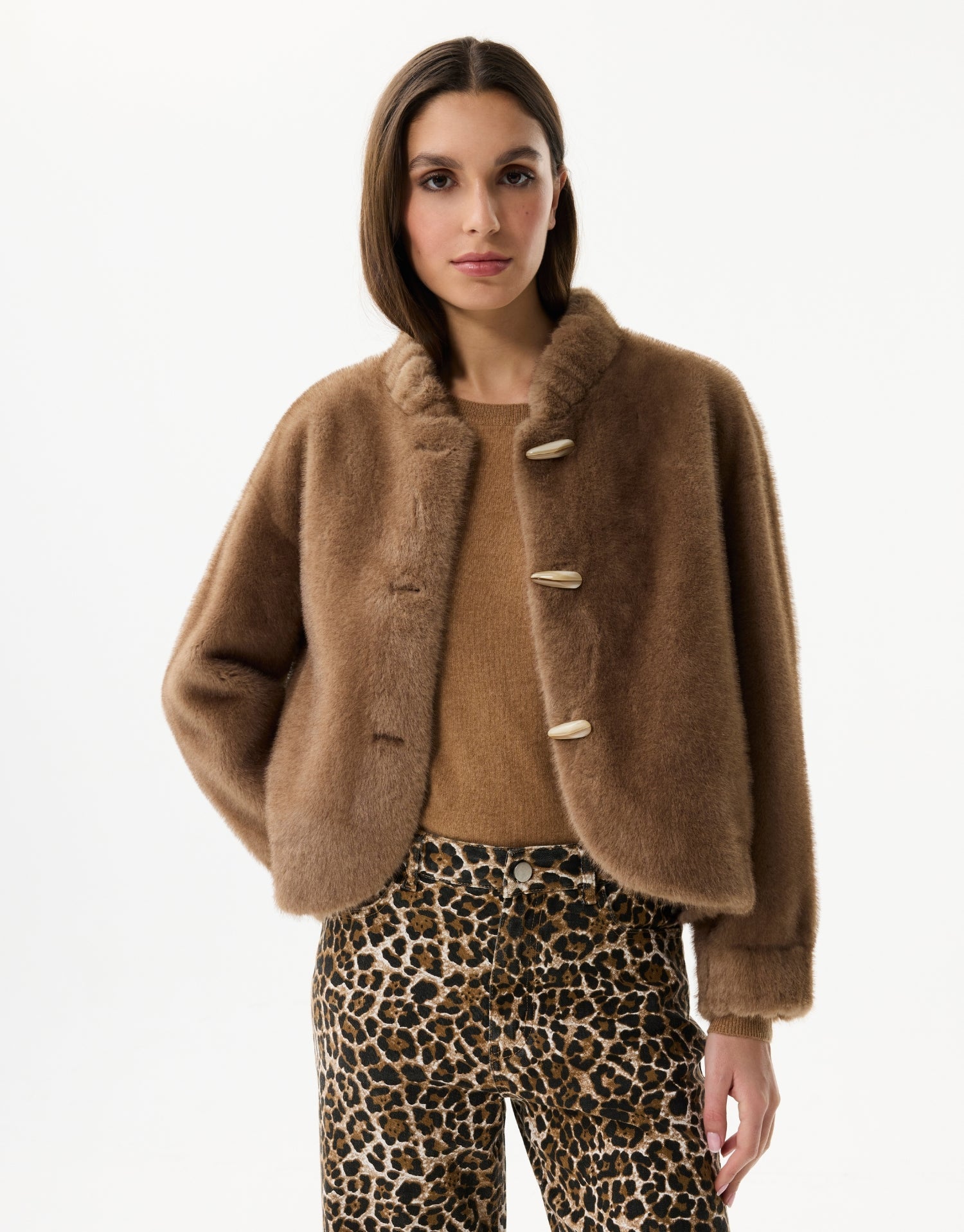 Veste courte en fausse fourrure