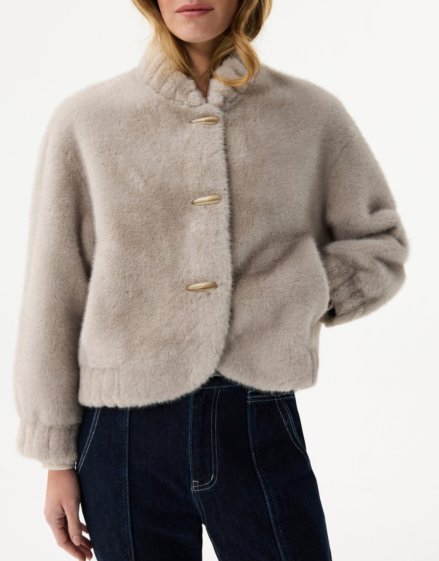 Veste courte en fausse fourrure