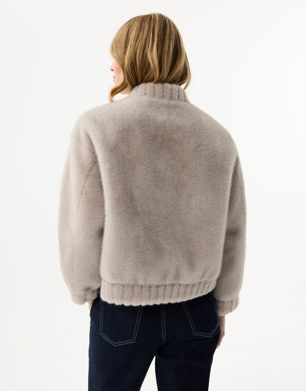 Veste courte en fausse fourrure