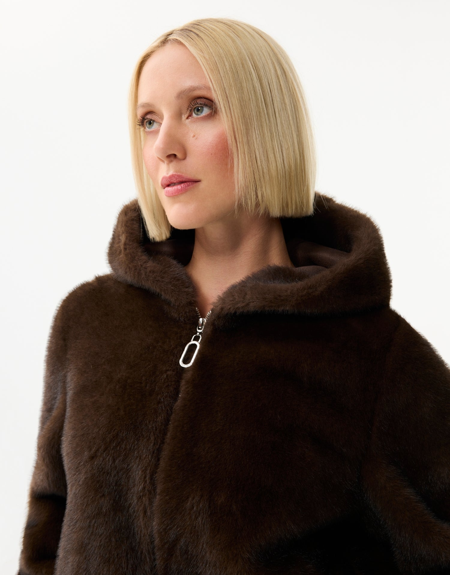 Veste à capuche en fausse fourrure