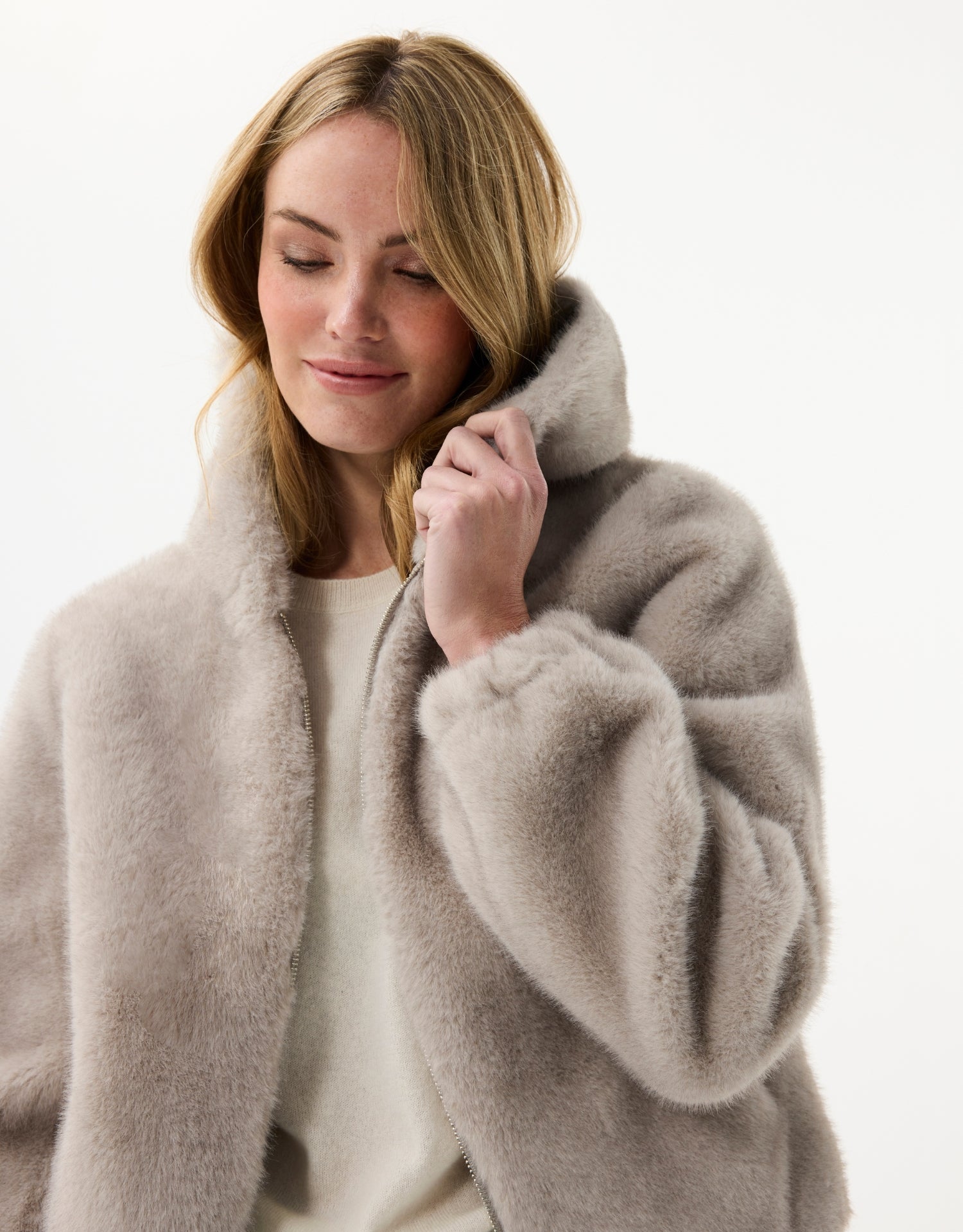 Veste à capuche en fausse fourrure